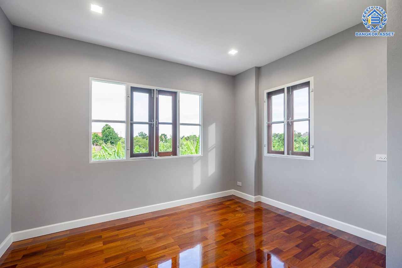 คฤหาสน์มือสองตกแต่งใหม่ ม.ลัดดารมย์ เพชรเกษม69  ตกแต่งหรูหราดีไซน์สุด Classic เนื้อที่ 103.2 ตร.ว. ฟังก์ชันจัดเต็ม 4 ห้องนอน 4 ห้องน้ำ จอดรถได้ถึง 4 คัน พร้อมพื้นที่สนามหญ้าด้านข้างกว้างกว่า 200 ตร.ม. บนทำเลศักยภาพ เชื่อมต่อหลายเส้นทาง ใกล้เดอะมอลล์บางแค จุดขึ้นทางด่วน "เพชรเกษม" และรถไฟฟ้าสายสีน้ำเงิน "สถานีหลักสอง"...